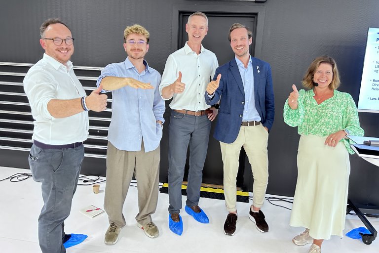 Bilde av deltakerne i panelsamtale under lanseringen av KI-planen